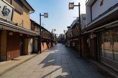 柴又帝釈天　早朝の商店街