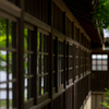 本土寺　渡り廊下の外では・・・