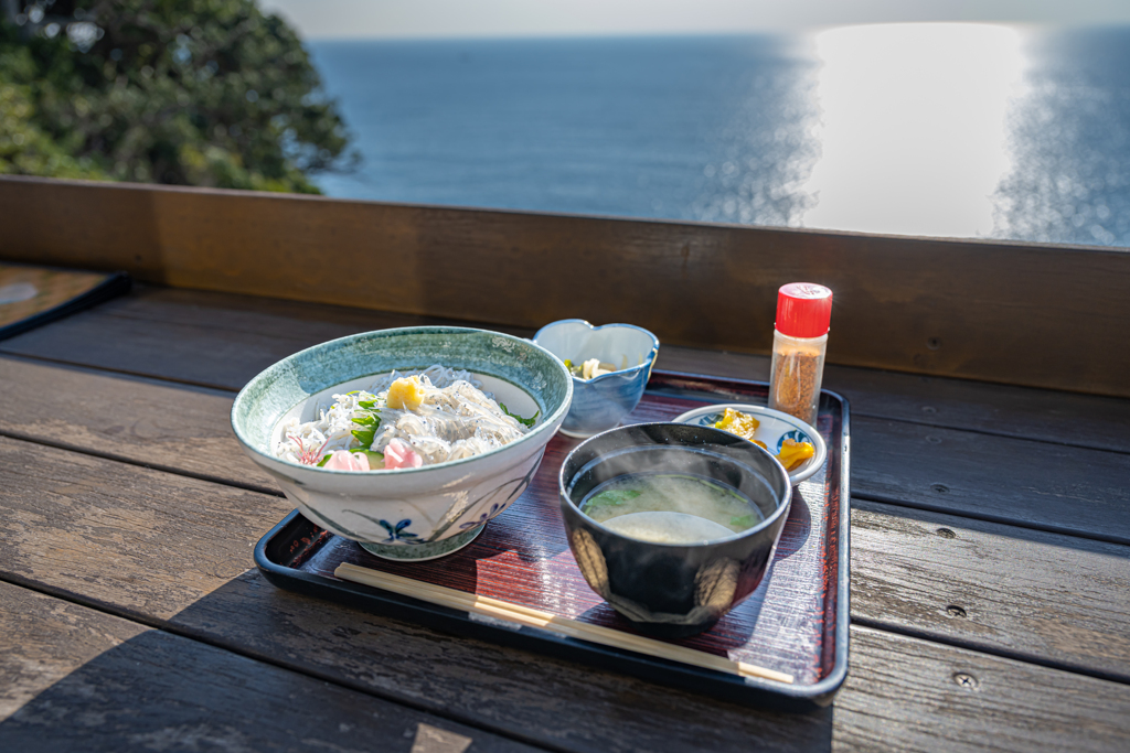 鎌倉くら＾＾￥　しらすハーフ丼！