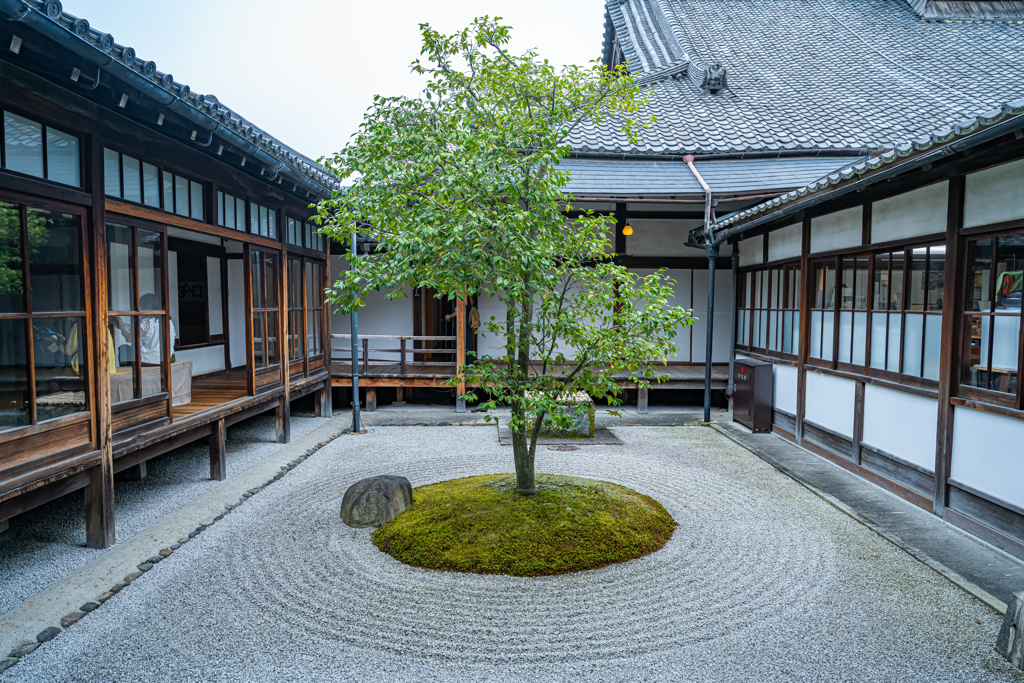 建仁寺　〇△□乃庭＾＾￥？