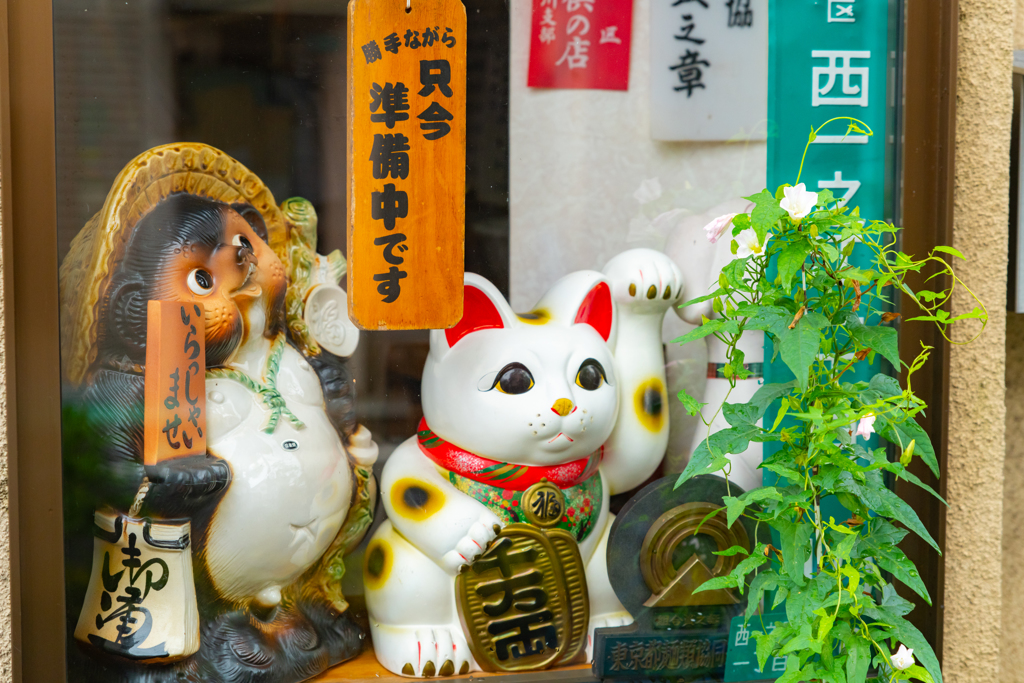 おそば屋さんの開店前の店先風景