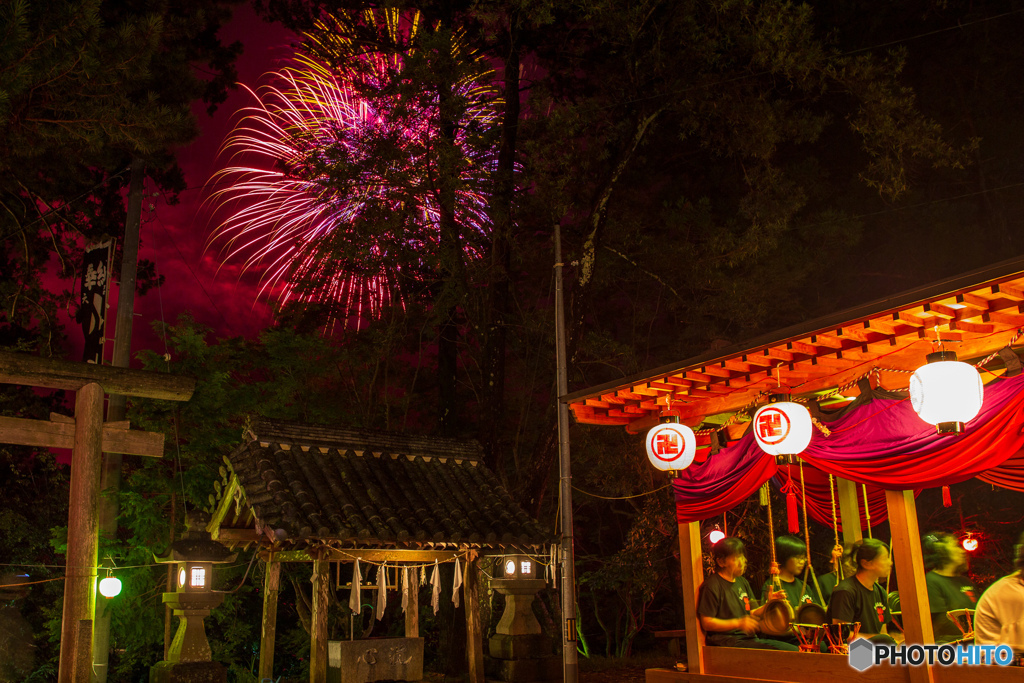 女神楽と花火