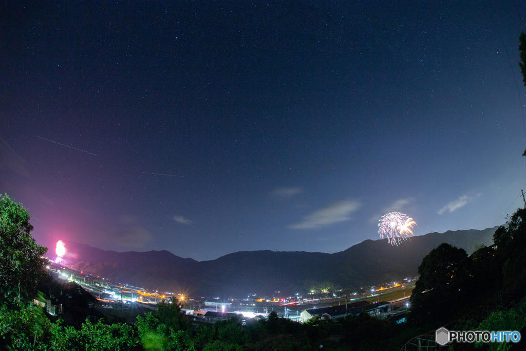 田舎の秋祭りの花火