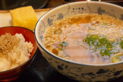 昼食　やっとビールにもありついた