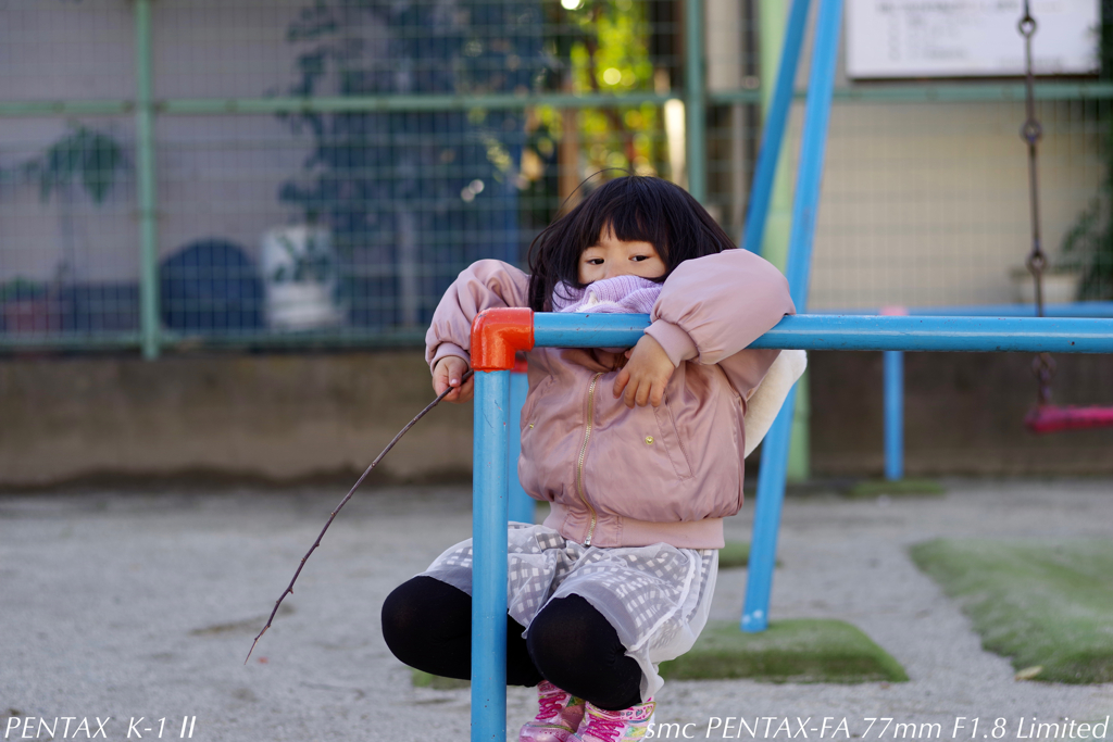 孫と公園で遊ぶ…