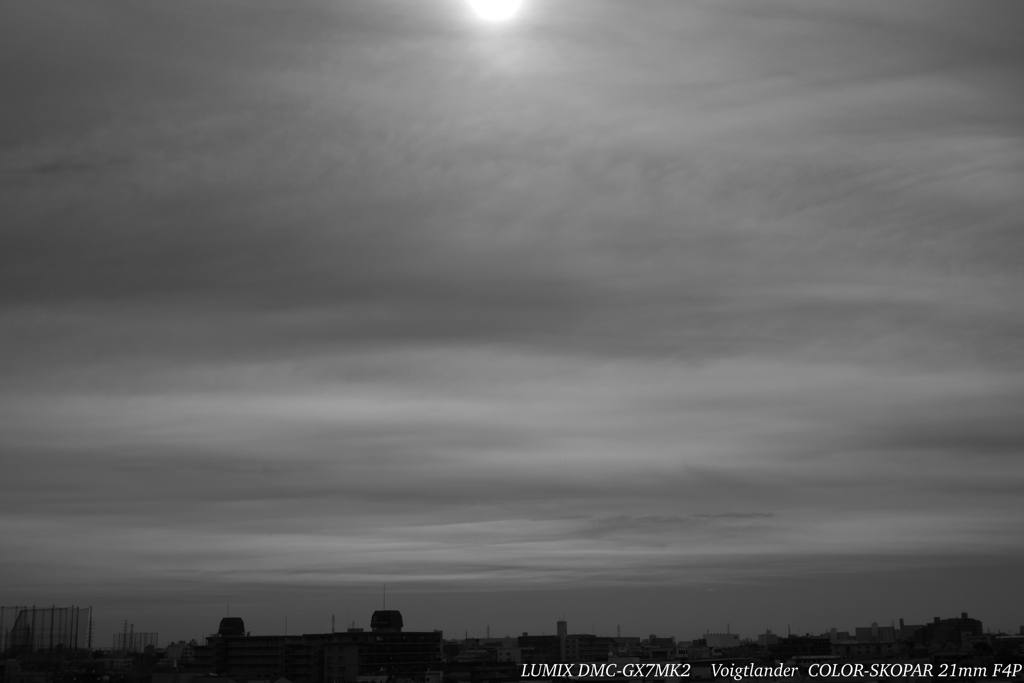 monochromeの空