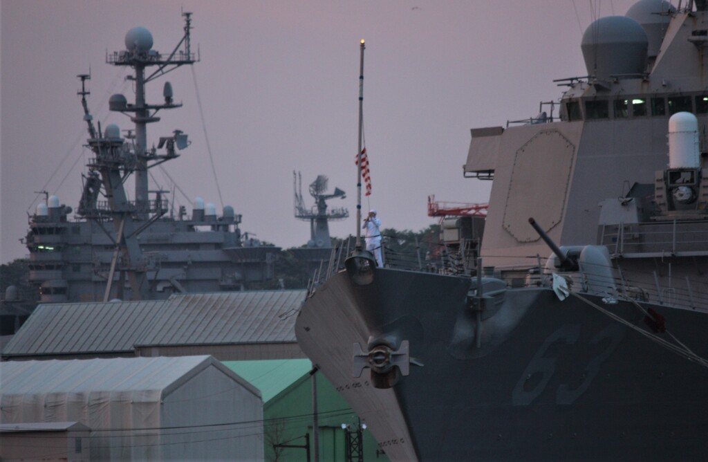 軍港の夕方