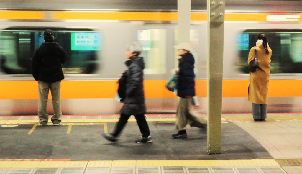 オレンジ色の風