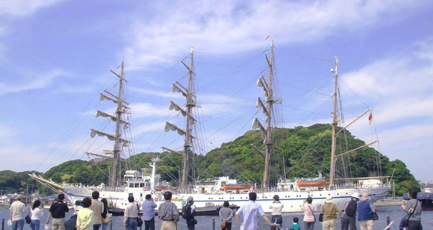 浦賀港の大型帆船