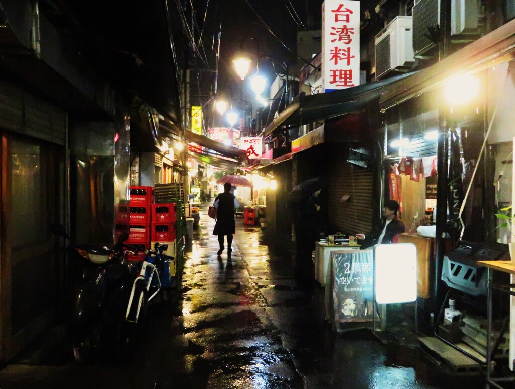 雨の酒場