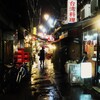 雨の酒場