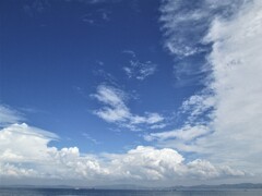 東京湾の夏空