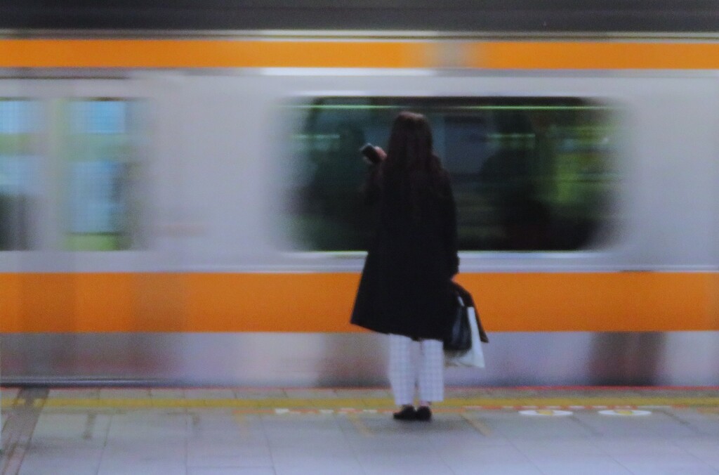 オレンジ色の風