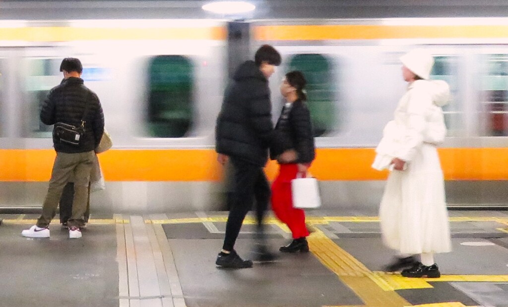 オレンジ色の風
