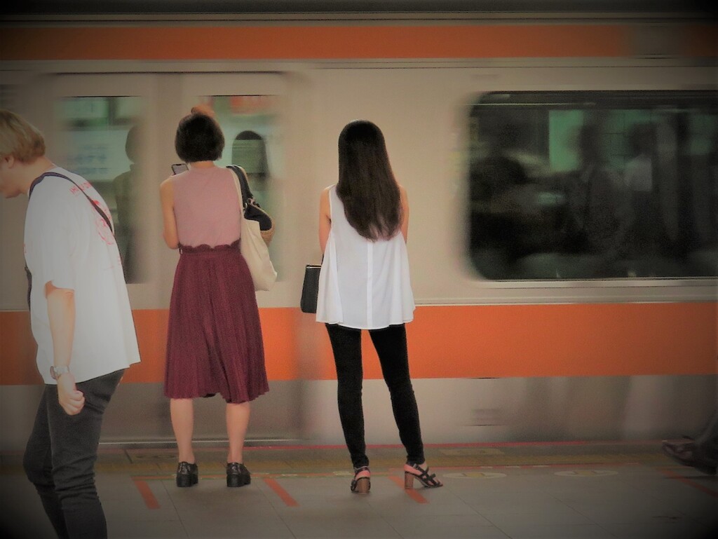 オレンジ色の風