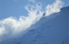 八合目　ホテル達に雲迫る