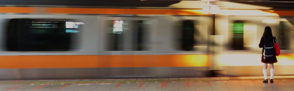 オレンジ色の風