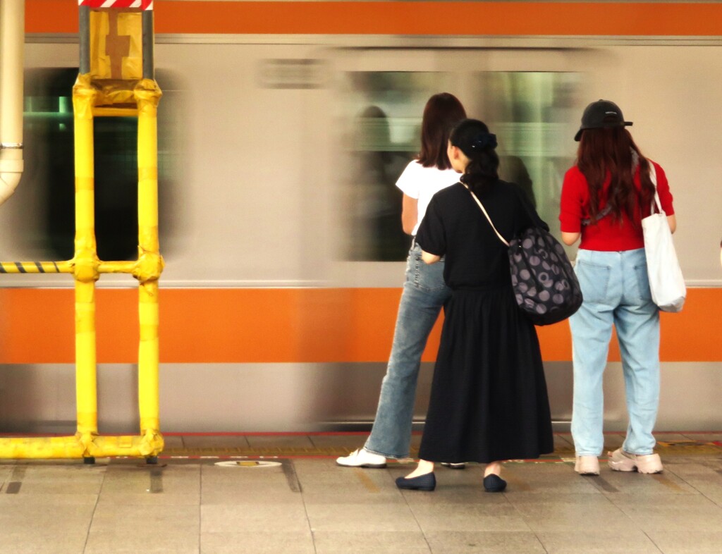 オレンジ色の風