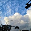 ご近所の空　夏と秋のせめぎあい