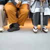向かいの席
