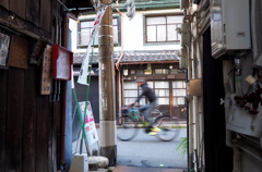 路地から