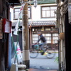 路地から