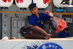 マグロの解体ショー1