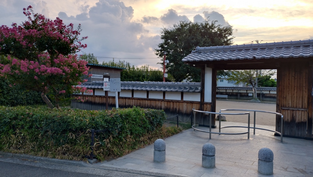 塀のある公園②