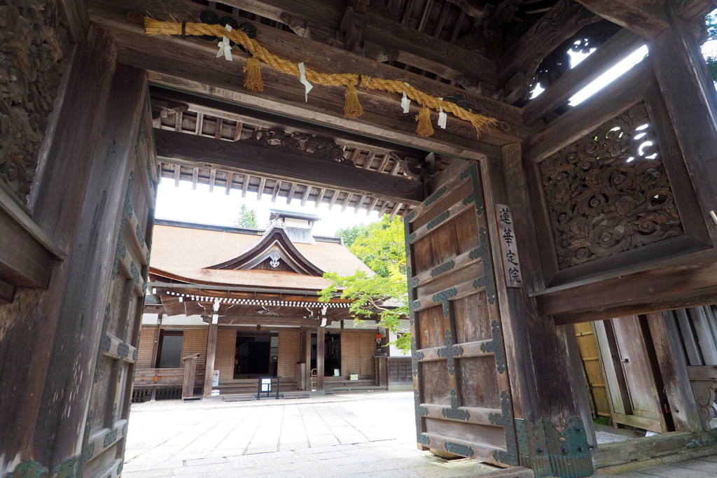 山門から