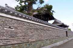 お寺の塀