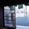 老舗の玄関先