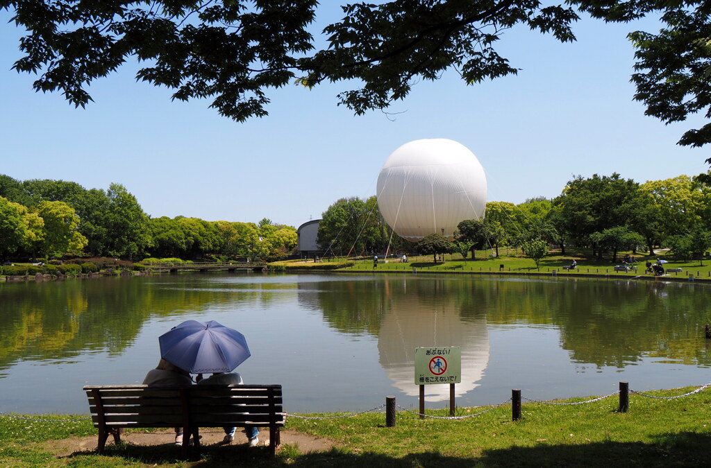 気球とカップル