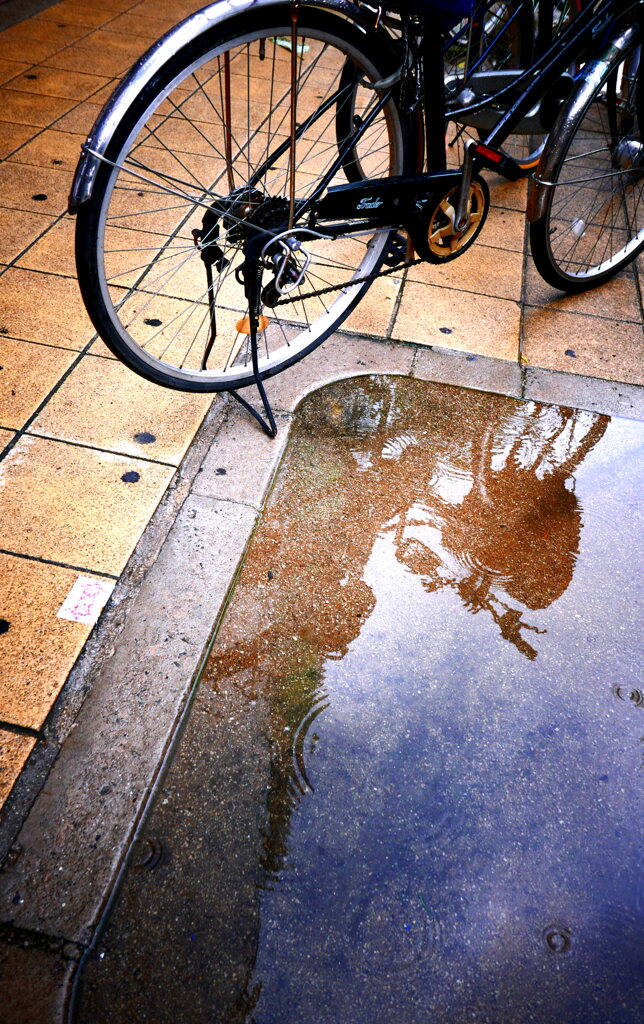自転車と水溜り2