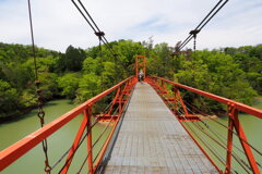 新緑と吊り橋