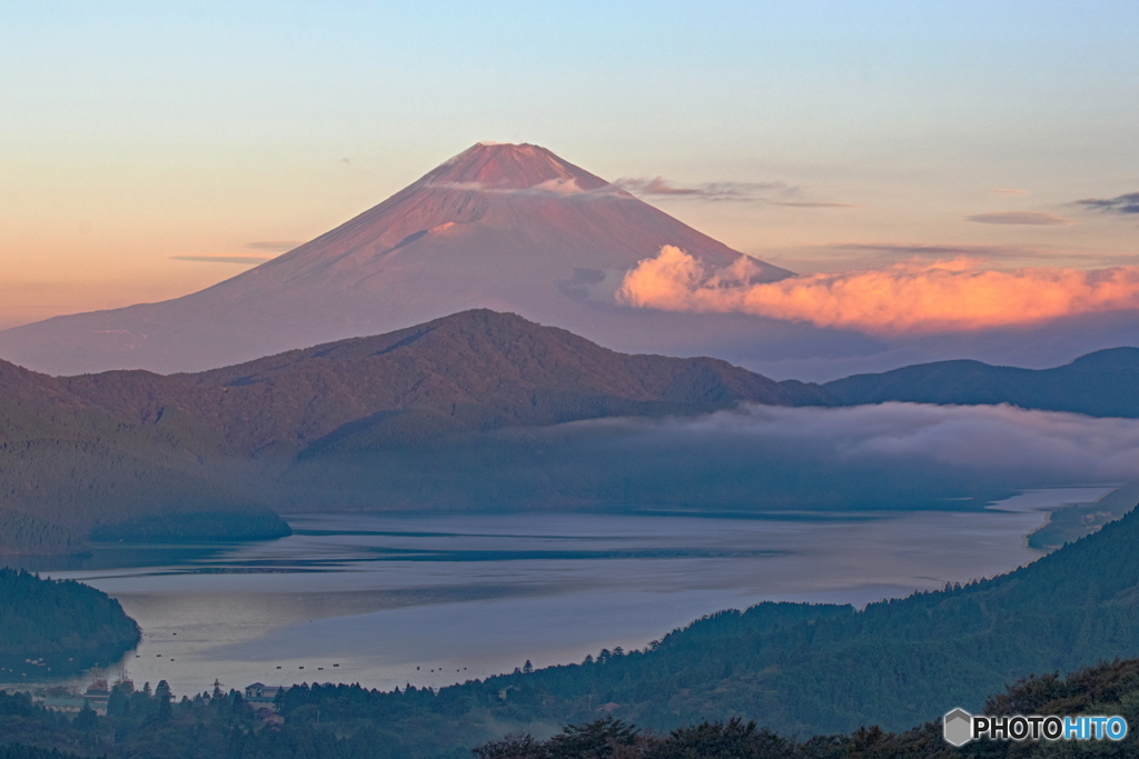 朝焼けの富士山