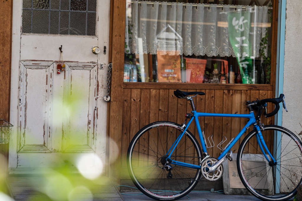 青い自転車のある風景 By Am3104photo Id 写真共有サイト Photohito