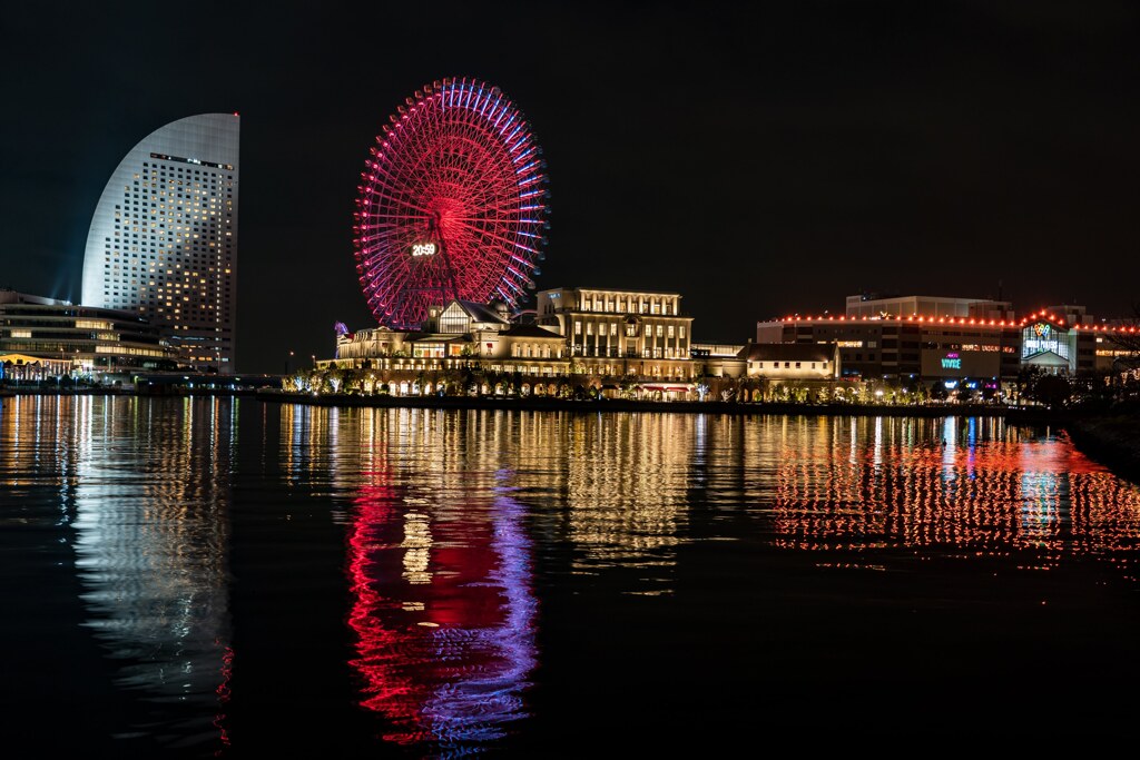 風のないみなとみらい夜景