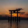 鳥居、燃える