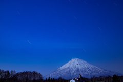 夜の羊蹄山です