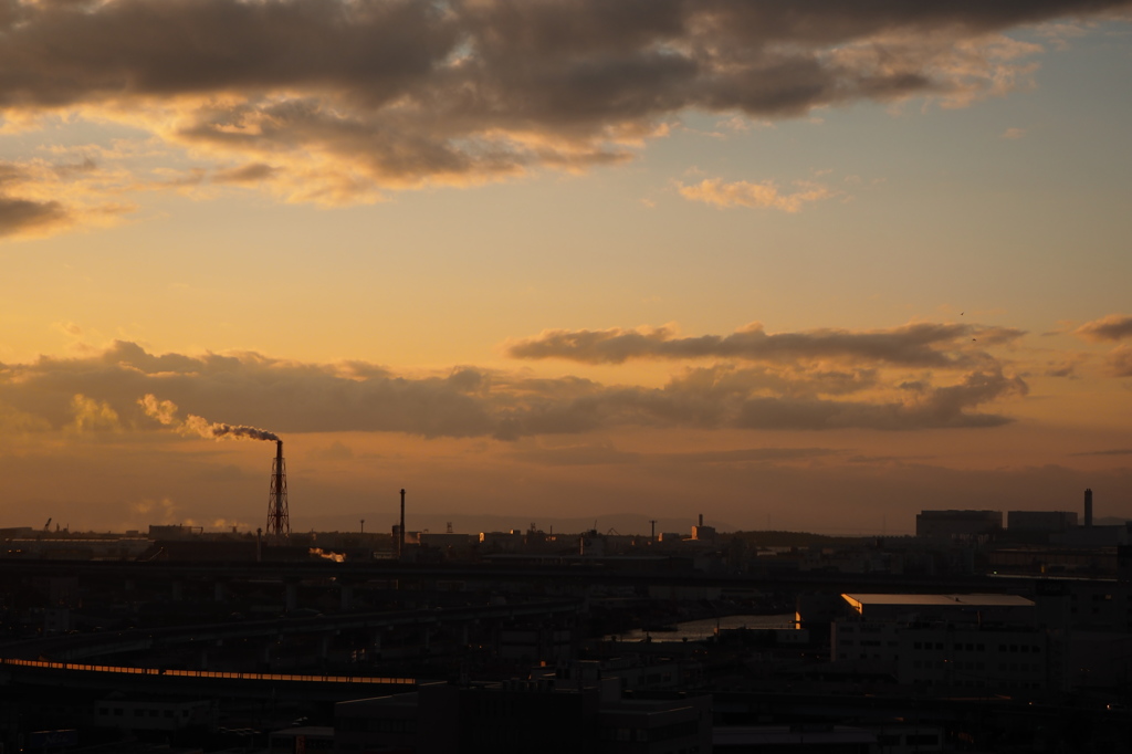 工場地帯の夕景