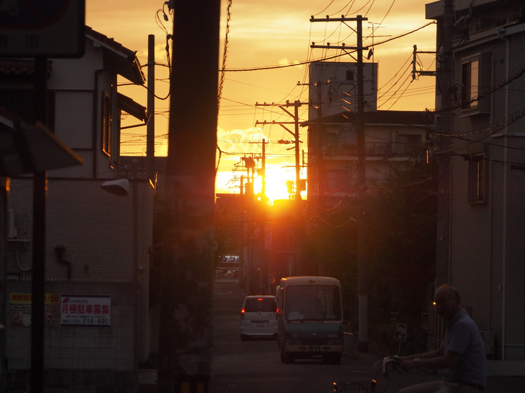 夕日が沈む