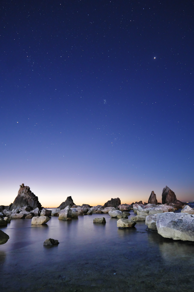 橋杭岩の夜明け