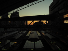 黄昏のJR大阪駅