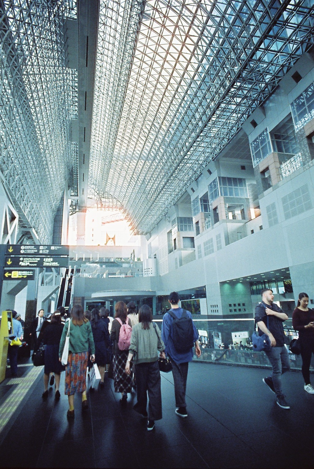 京都駅 by タングステンフィルム