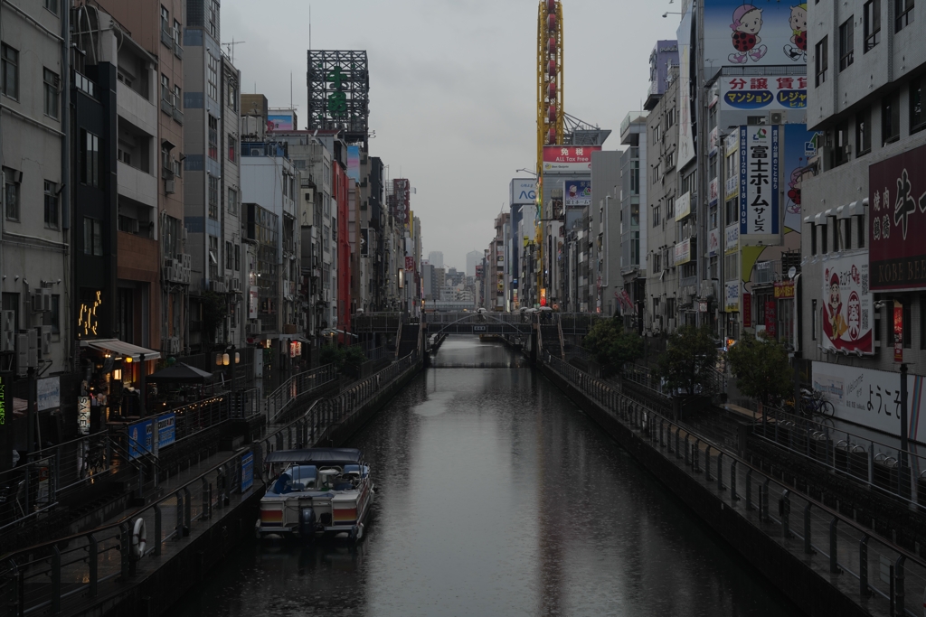 雨の道頓堀