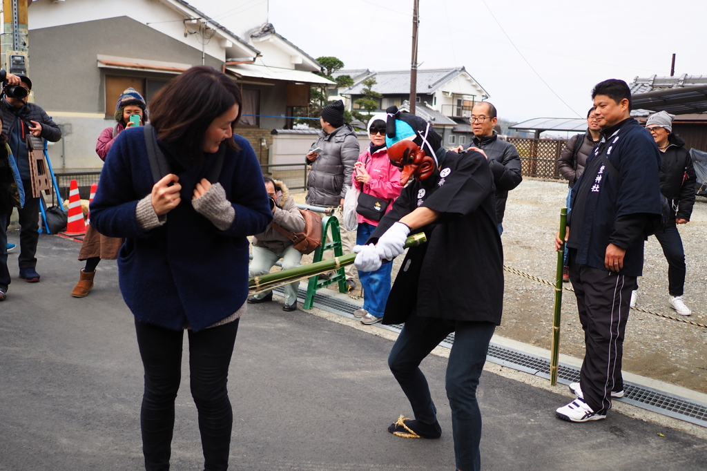 おんだ祭り　天狗の尻はたき