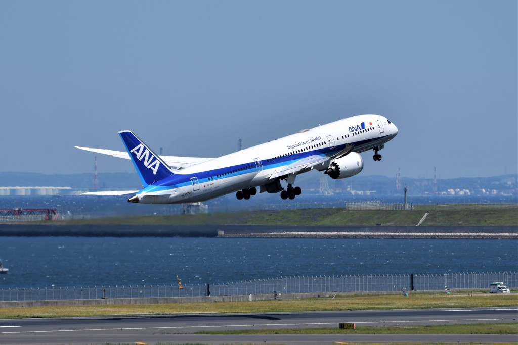 ANA B787 RWY16L