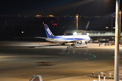 夜の羽田空港・エプロン