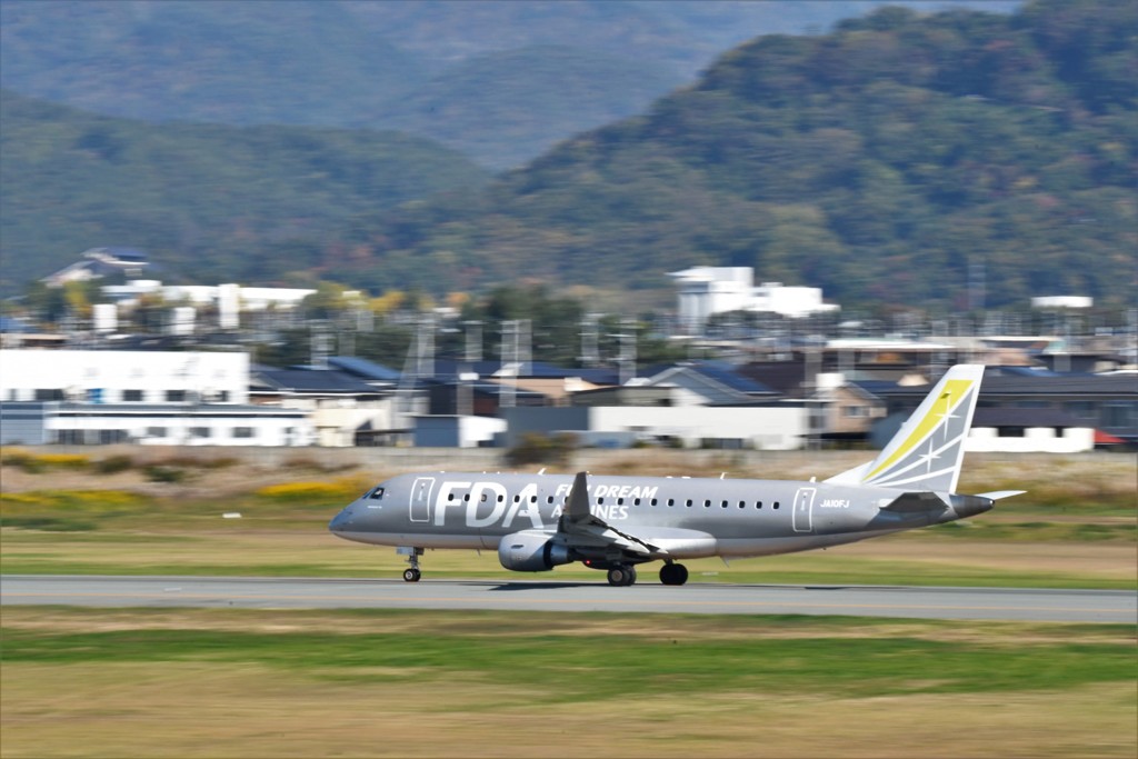 エンブラエル１７（山形空港）