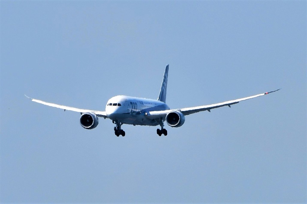 B787 RWY22